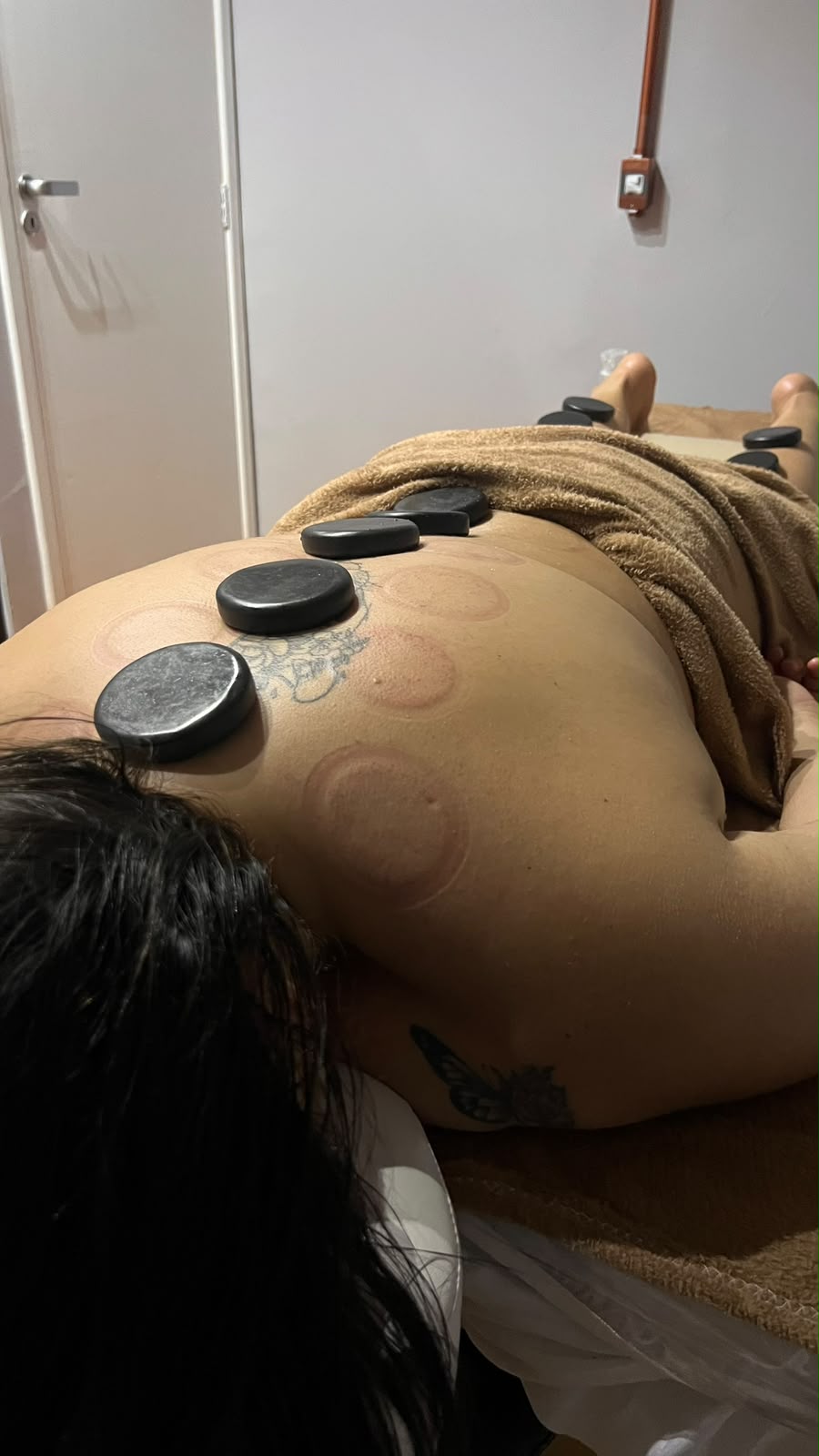 Massagem com pedras quentes em Teresópolis